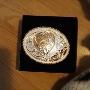 Montana Silversmiths belt buckle heart